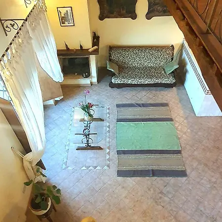 Antica Rupe Apartment *